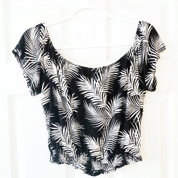 Forever 21 Tops - 3/$10 Forever 21 Palm Leaf Crop Top